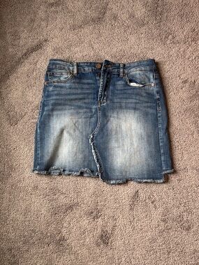 Indigo Rein Denim Mini Skirt SIZE 5 Distressed Raw Hem Light Wash Casual
